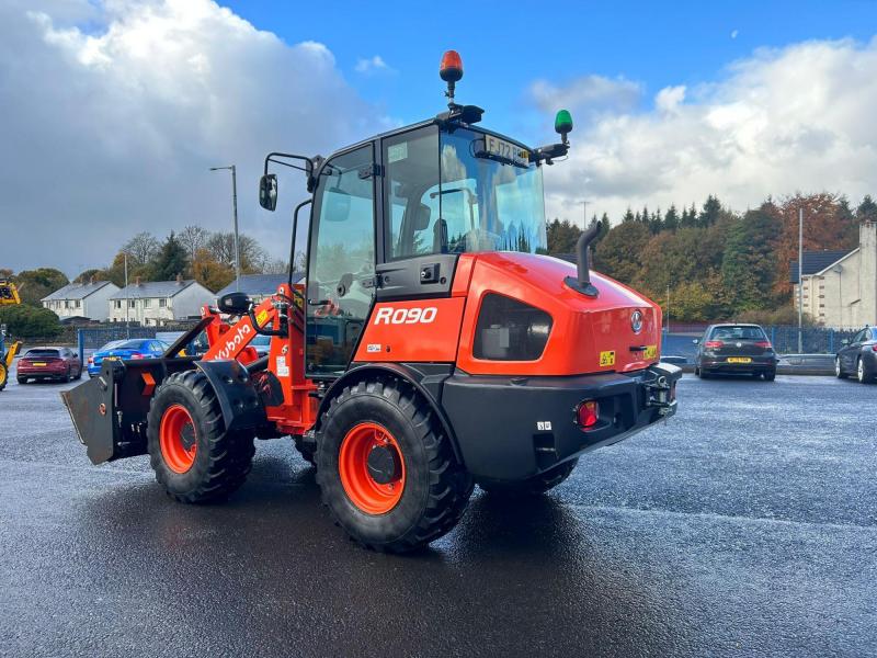 Kubota R090 Shovel
