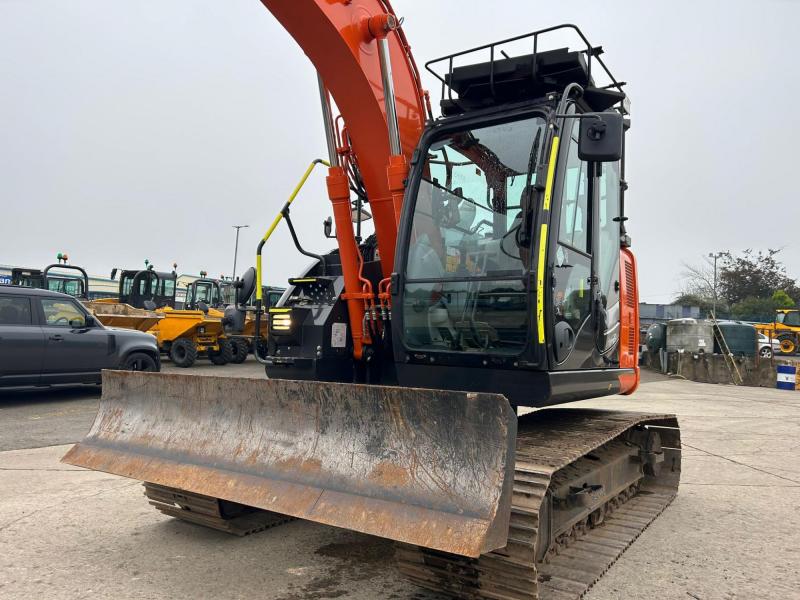 Hitachi ZX135 US-6 Blade