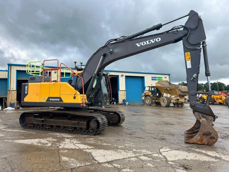 Volvo EC220 EL ( Rotational Piping )
