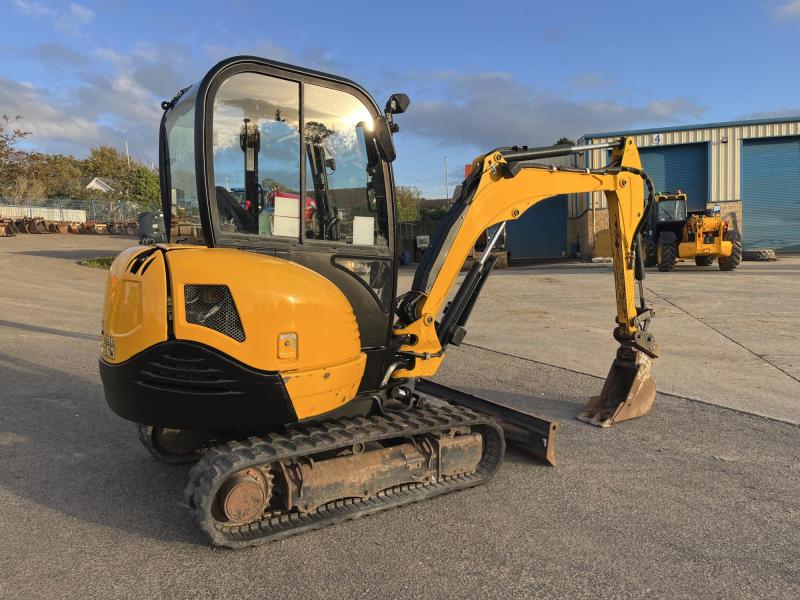 JCB 8026
