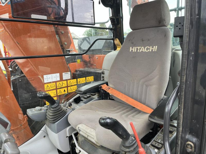 Hitachi ZX135 US-6