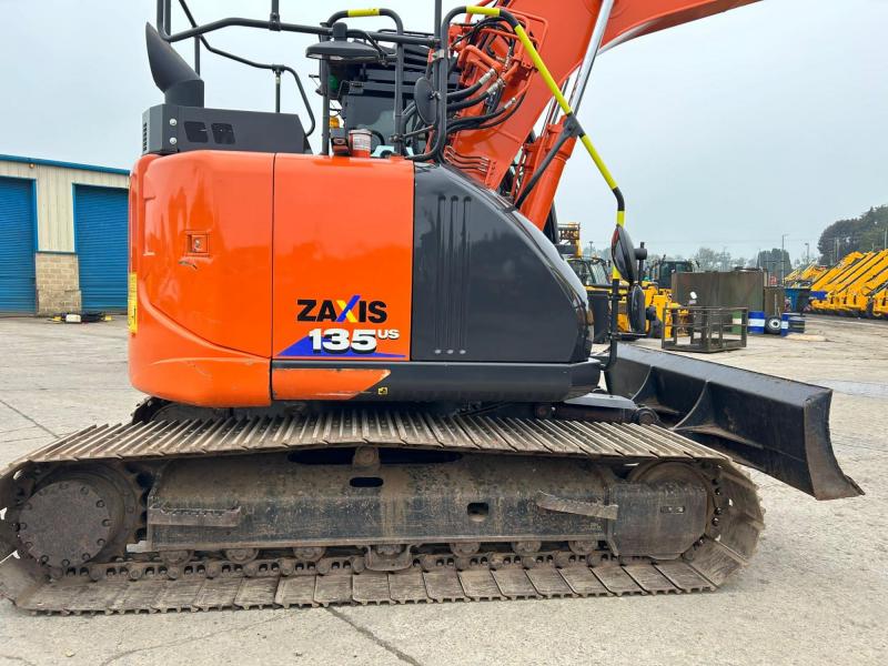 Hitachi ZX135 US-6 Blade