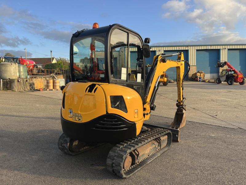 JCB 8026