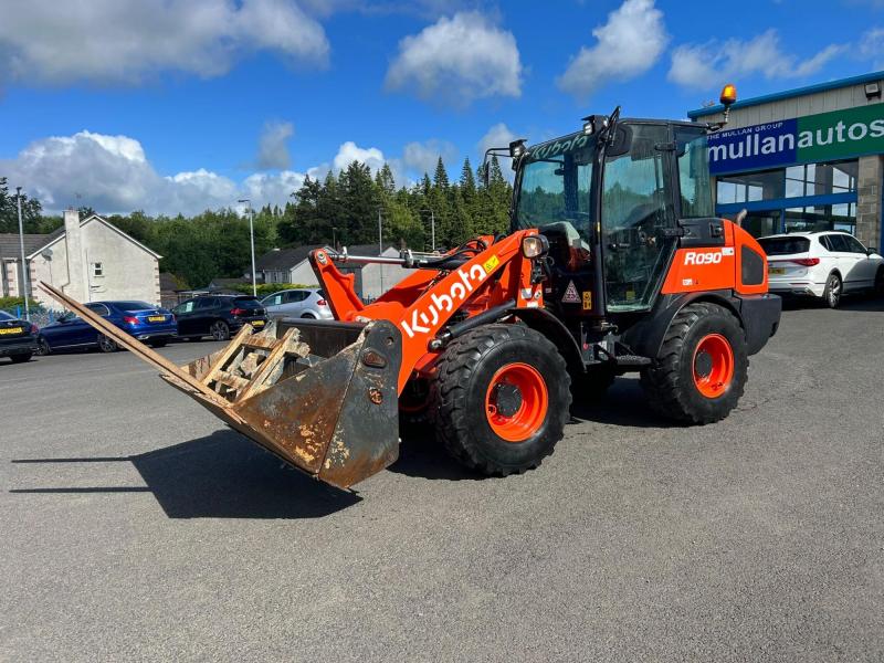 Kubota R090 Bucket / Forks / AC