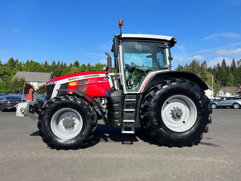Massey Ferguson 8S.225