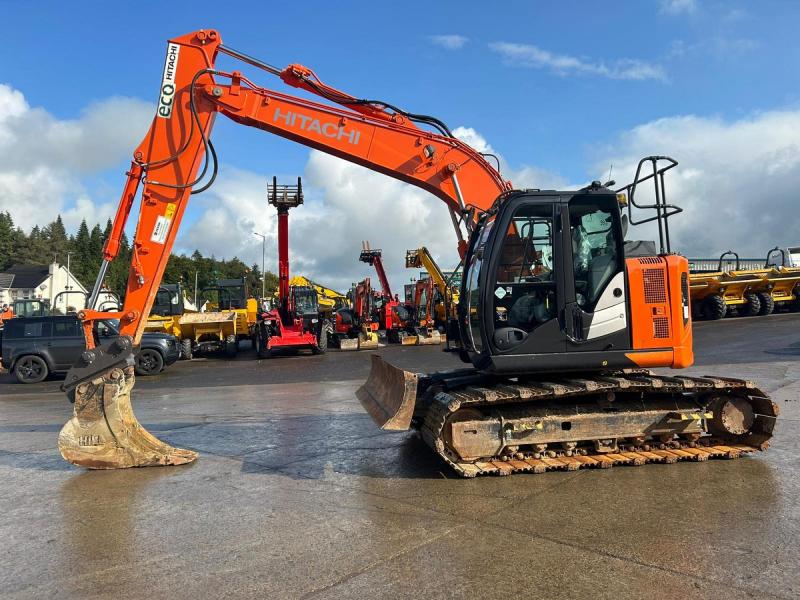 Hitachi ZX135 US-6 Blade