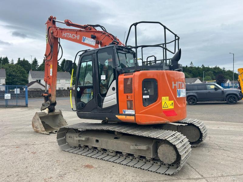 Hitachi ZX135 US-6