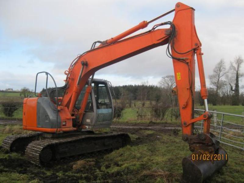 Hitachi ZX135US