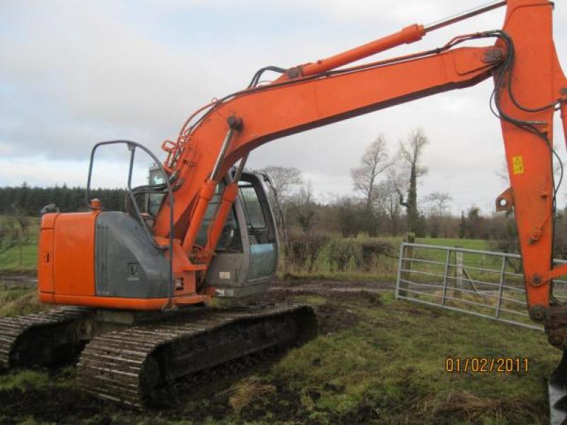 Hitachi ZX135US