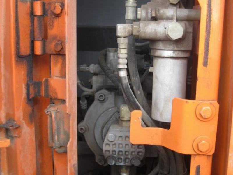 Hitachi ZX135US