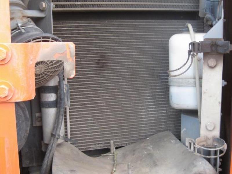 Hitachi ZX135US