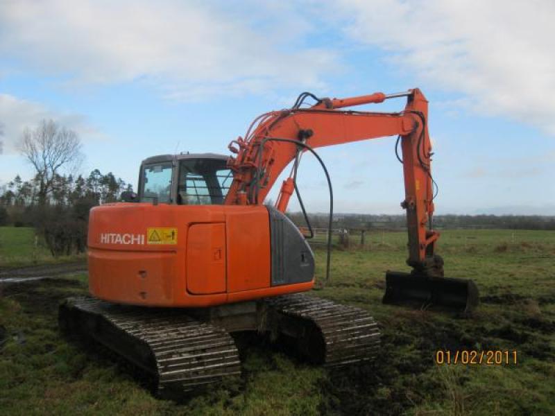Hitachi ZX135US