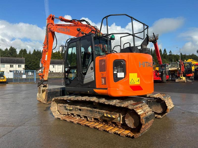 Hitachi ZX135 US-6 Blade