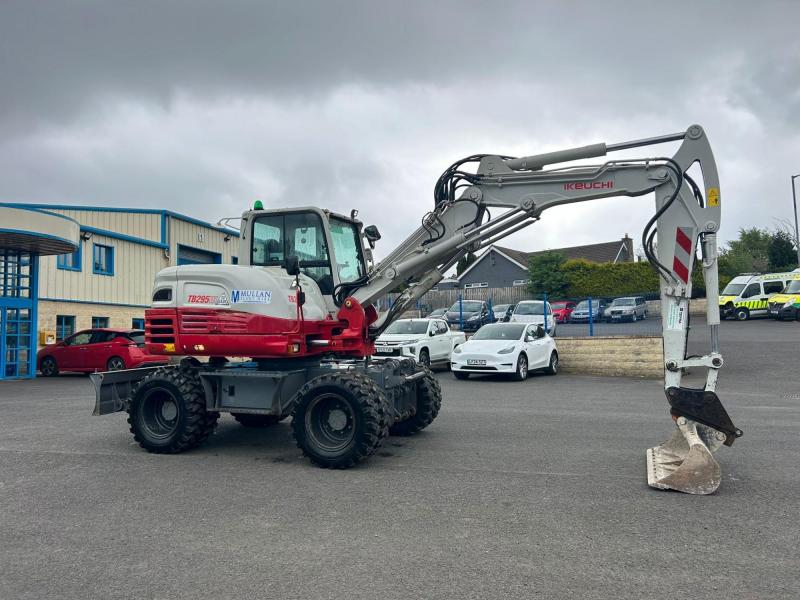 Takeuchi TB295W 3 Piece Boom