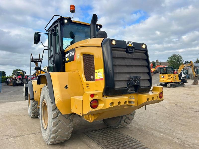CAT 926M