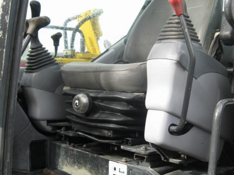 Komatsu PC78MR-6