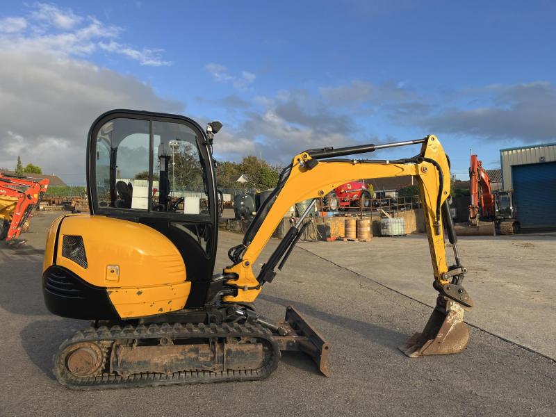 JCB 8026