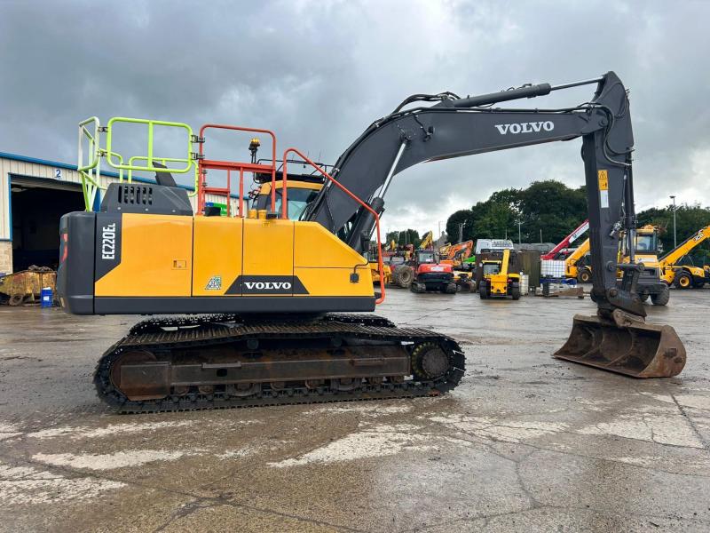 Volvo EC220 EL ( Rotational Piping )