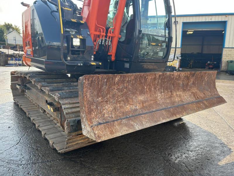 Hitachi ZX135 US-6 Blade