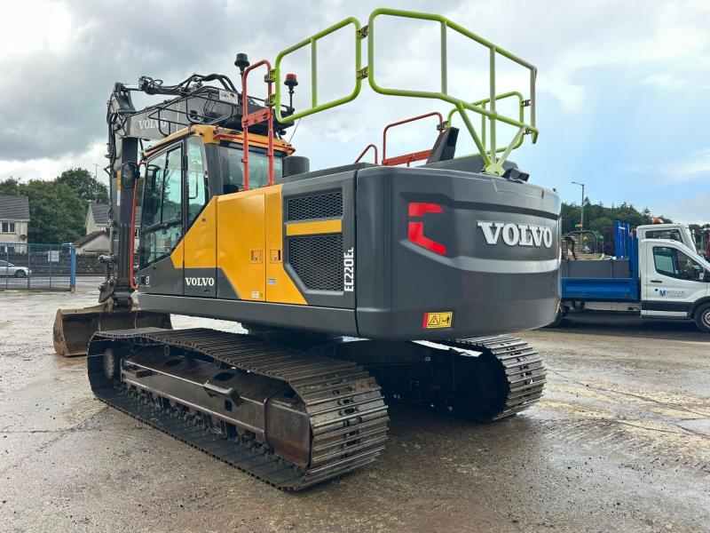 Volvo EC220 EL ( Rotational Piping )