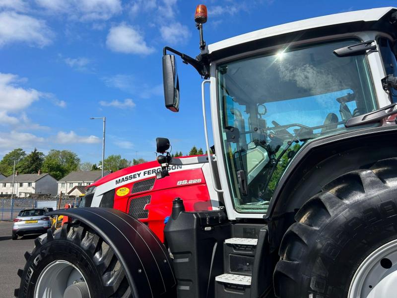 Massey Ferguson 8S.225