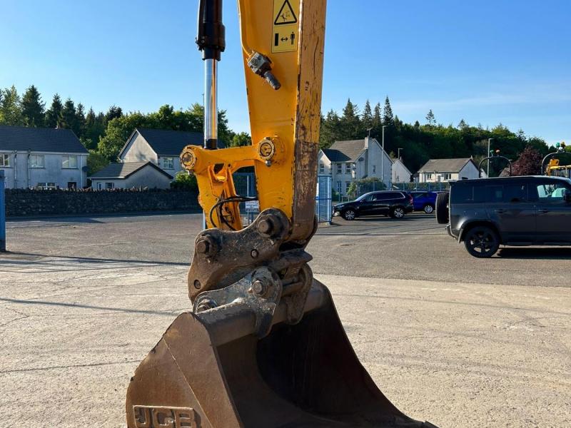 JCB 220X