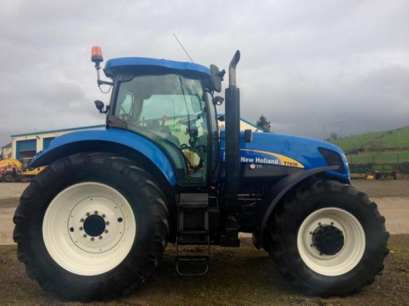 New Holland T7030