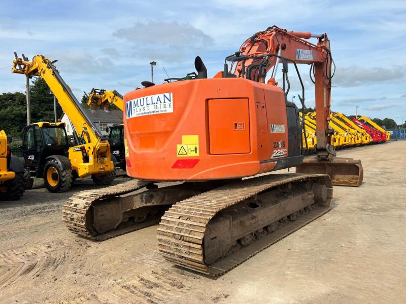 ゆうき‼️ 売却済み Hitachi ZX225 USLC-3 Excavator | VI Equipment Ltd.