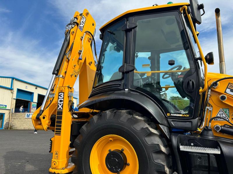 JCB 3CX 81kW / Air Con