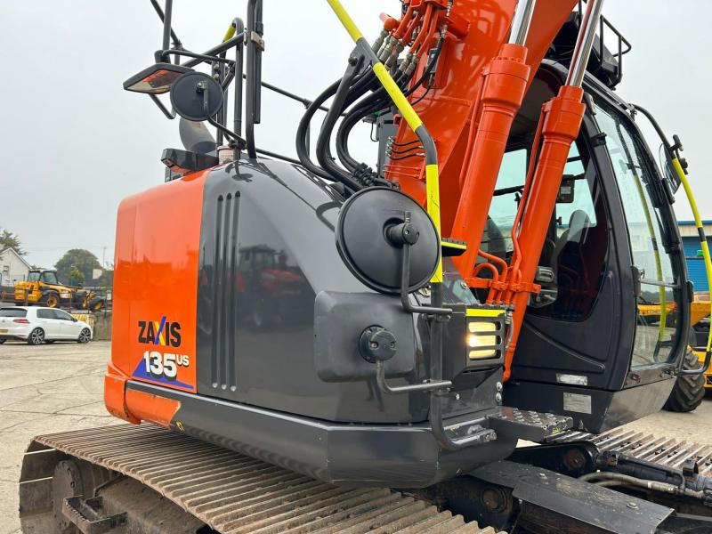 Hitachi ZX135 US-6 Blade
