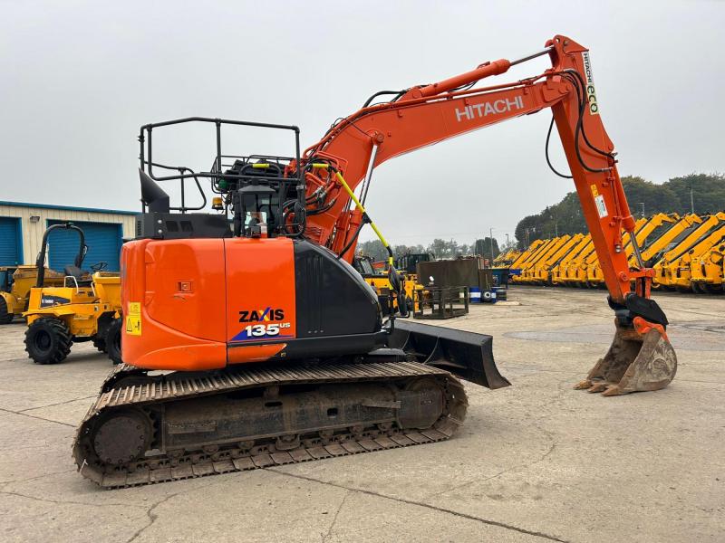 Hitachi ZX135 US-6 Blade