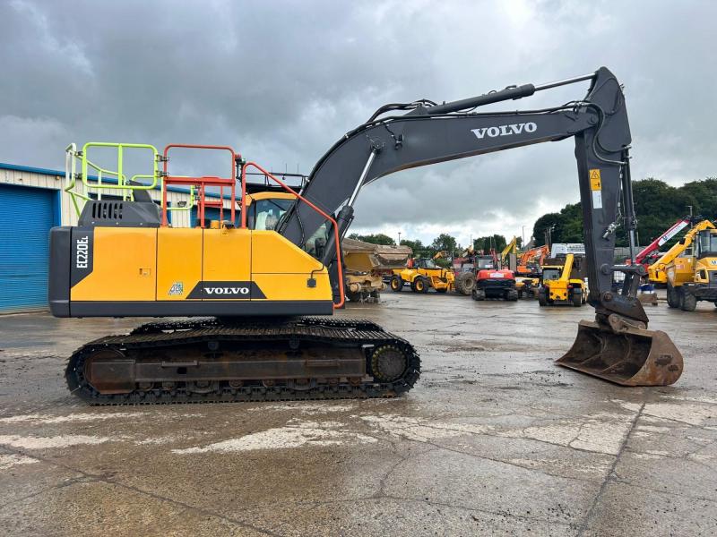 Volvo EC220 EL ( Rotational Piping )