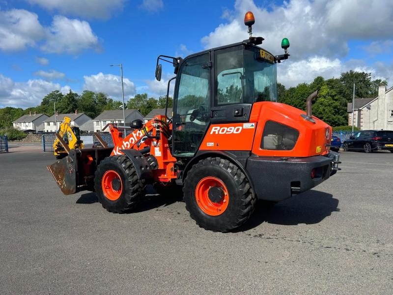 Kubota R090 Bucket / Forks / AC