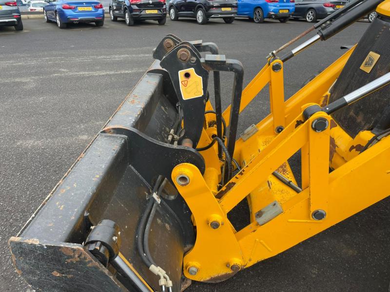 JCB 3CX Air Con / 68kW