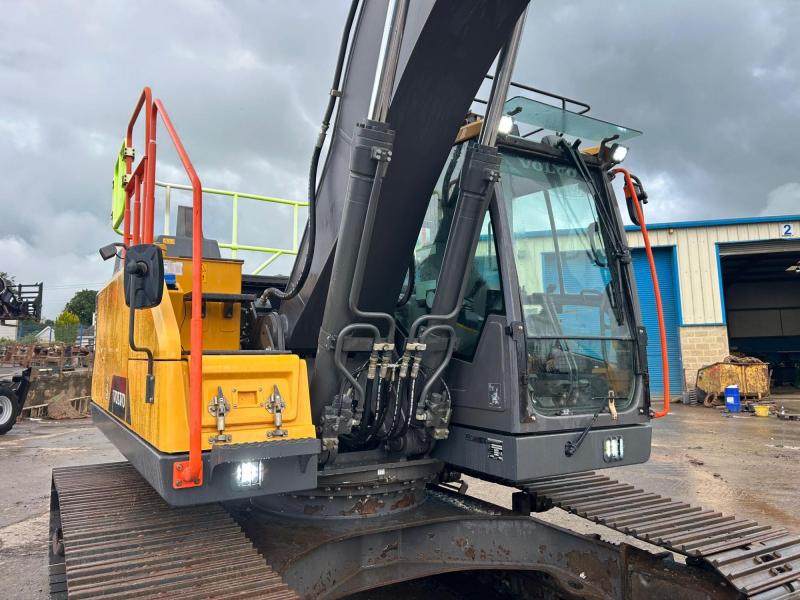 Volvo EC220 EL ( Rotational Piping )