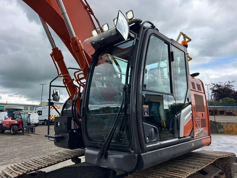 Hitachi ZX225 USLC-7