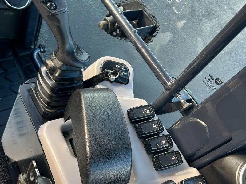 Kubota R090 Shovel
