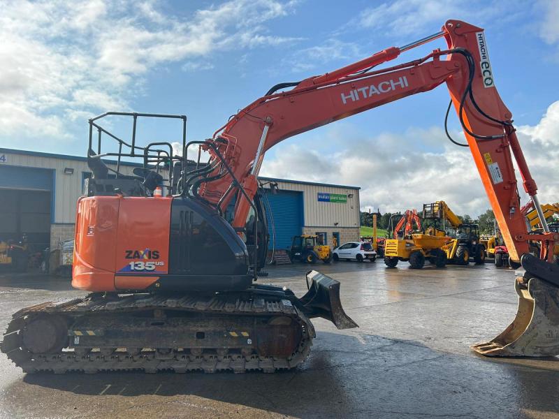 Hitachi ZX135 US-6 Blade