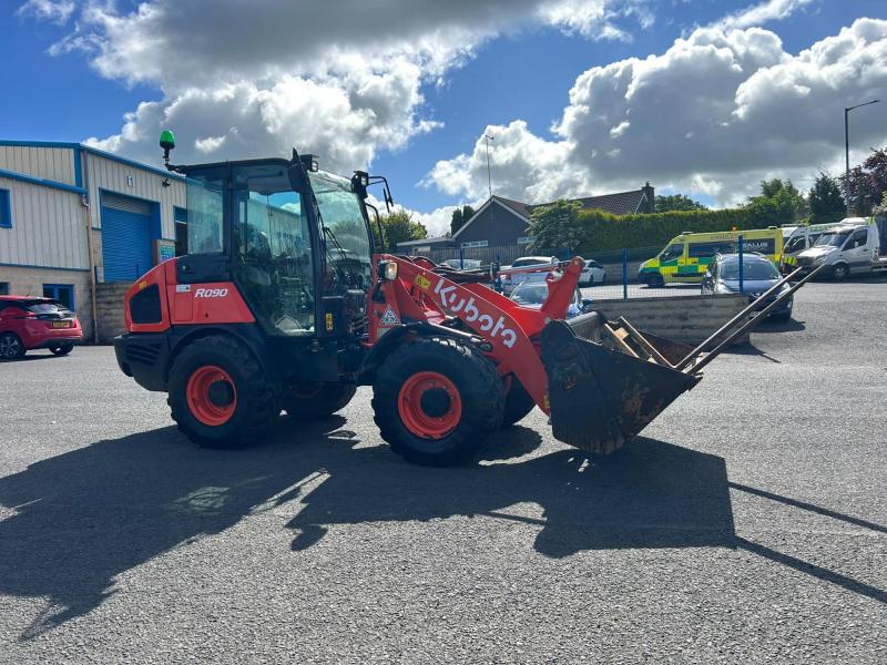 Kubota R090 Bucket / Forks / AC