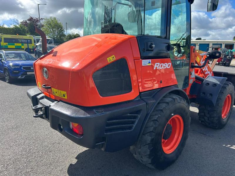 Kubota R090 Bucket / Forks / AC