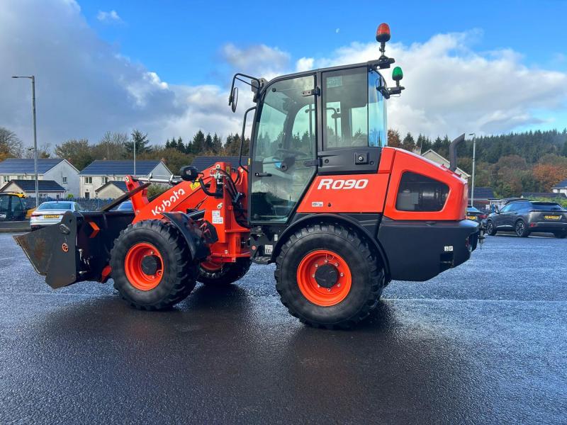 Kubota R090 Shovel