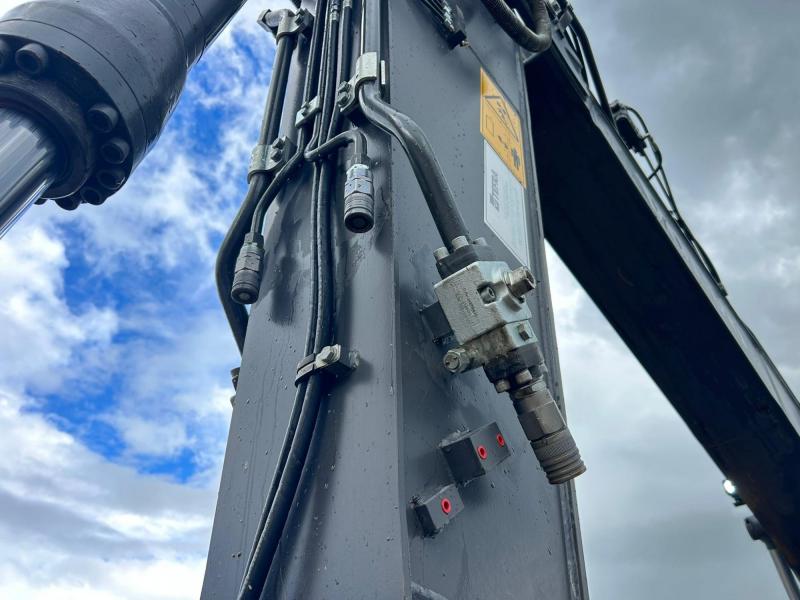 Volvo EC220 EL ( Rotational Piping )
