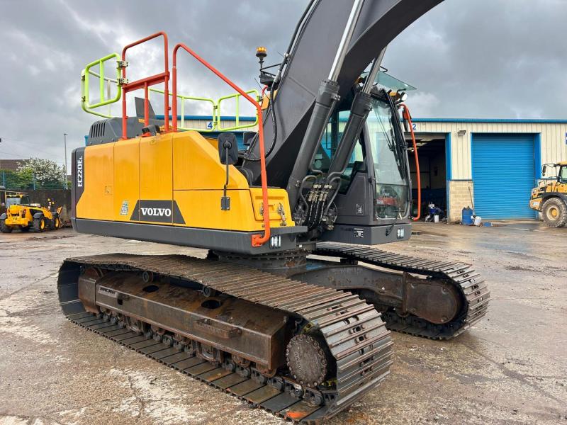 Volvo EC220 EL ( Rotational Piping )