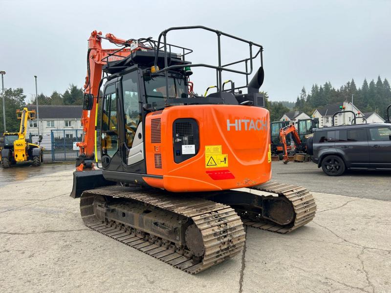 Hitachi ZX135 US-6 Blade