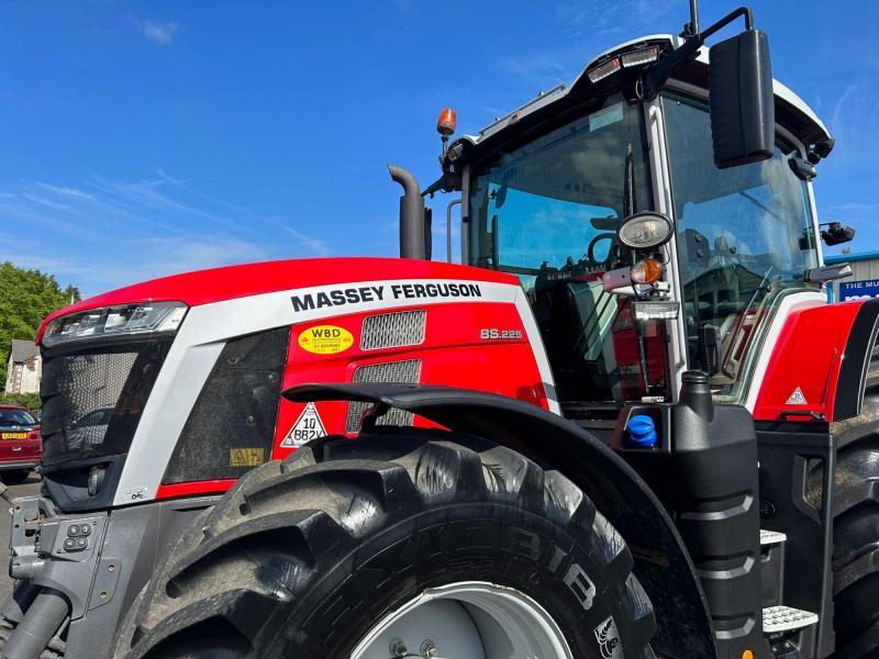 Massey Ferguson 8S.225