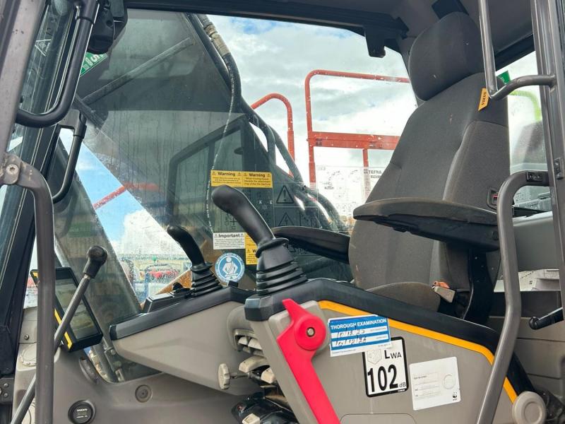 Volvo EC220 EL ( Rotational Piping )