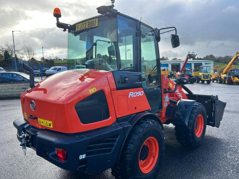 Kubota R090 Shovel