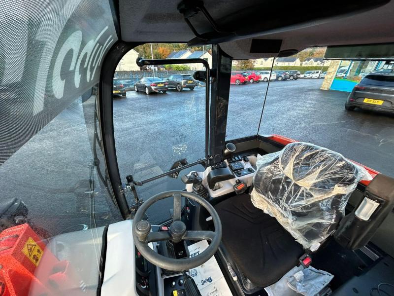 Kubota R090 Shovel