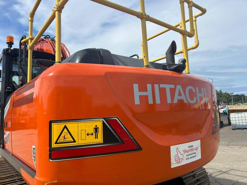 Hitachi ZX210 LC-7