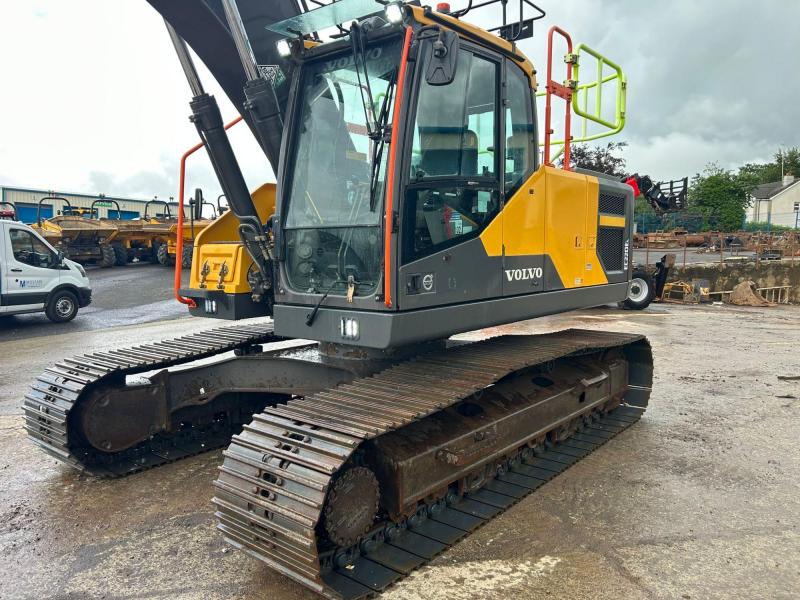 Volvo EC220 EL ( Rotational Piping )